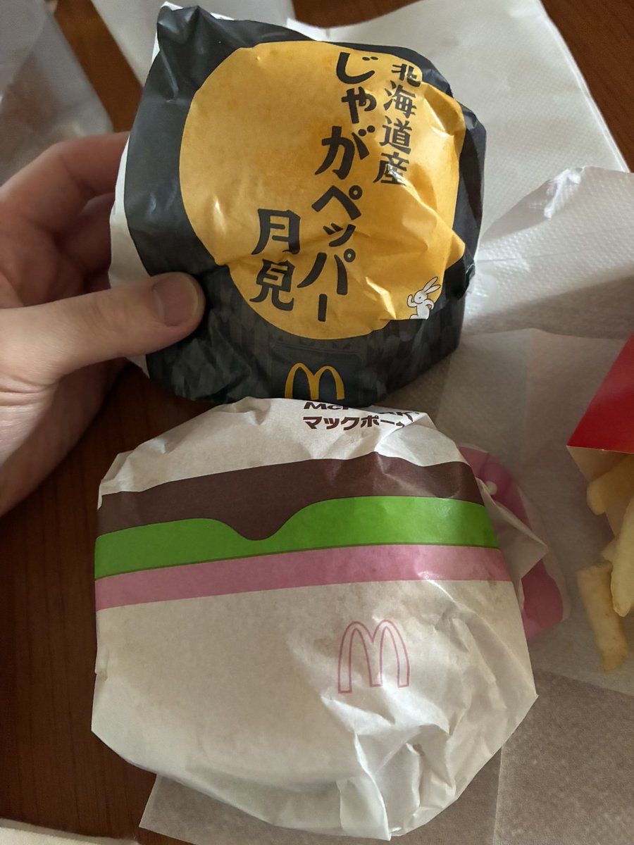 Wada_Dog's tweet photo. あーくそぉ！！むしゃくしゃする！！！
そんな時はマクナルを喰らう https://t.co/HtXAD5TQyO