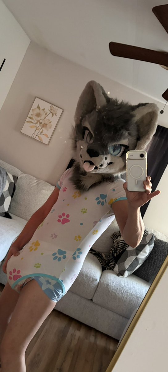 DiaperBoyNc's tweet photo. Guess I had too much to drink before bed 😜 https://t.co/XPCPLxQGcn