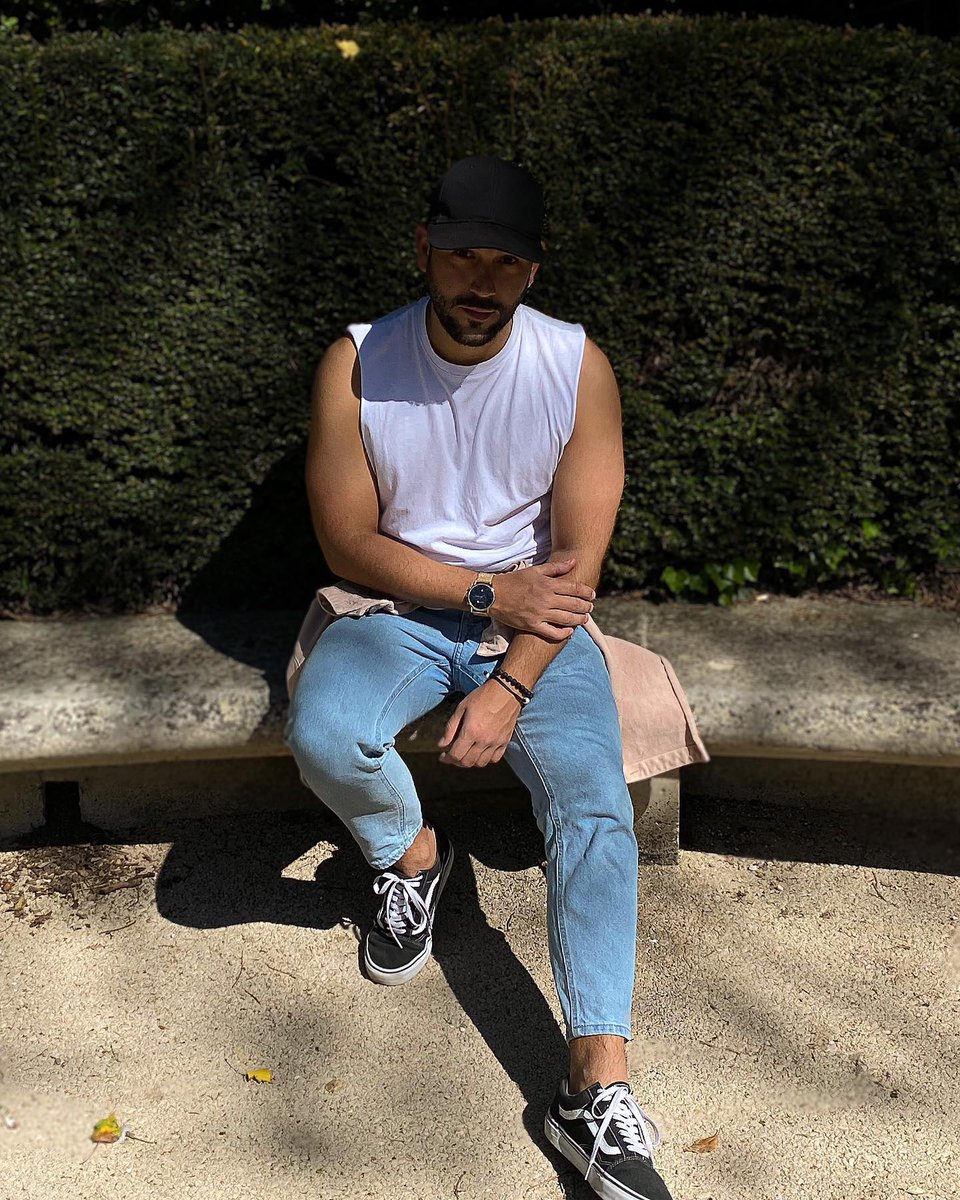skylartaylorlez's tweet photo. The tan is holding up a little. https://t.co/PDTu6YVEvk