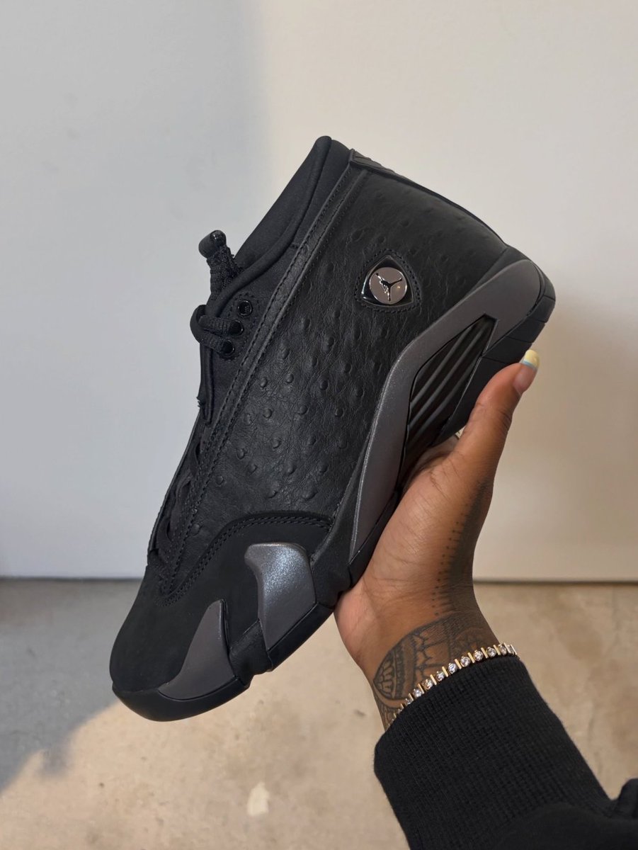 Ovrnundr's tweet photo. Nike Air Jordan “Black Pack” 🖤 

• Air Jordan 15 - November 7th
• Air Jordan 17 Low - November 7th

• Air Jordan 16 - October 3rd
• Air Jordan 14 Low - October 3rd https://t.co/OBKMeel7MS