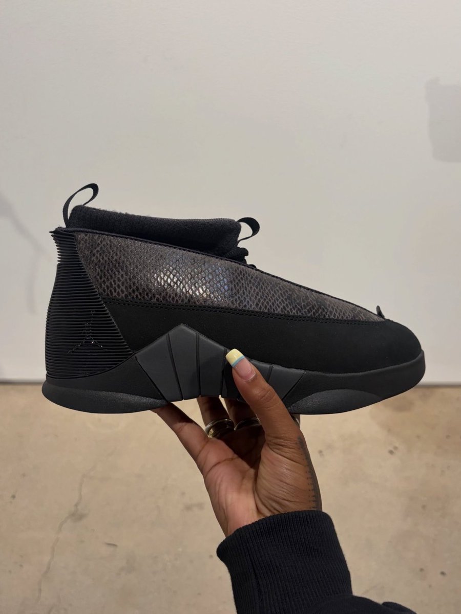 Ovrnundr's tweet photo. Nike Air Jordan “Black Pack” 🖤 

• Air Jordan 15 - November 7th
• Air Jordan 17 Low - November 7th

• Air Jordan 16 - October 3rd
• Air Jordan 14 Low - October 3rd https://t.co/OBKMeel7MS