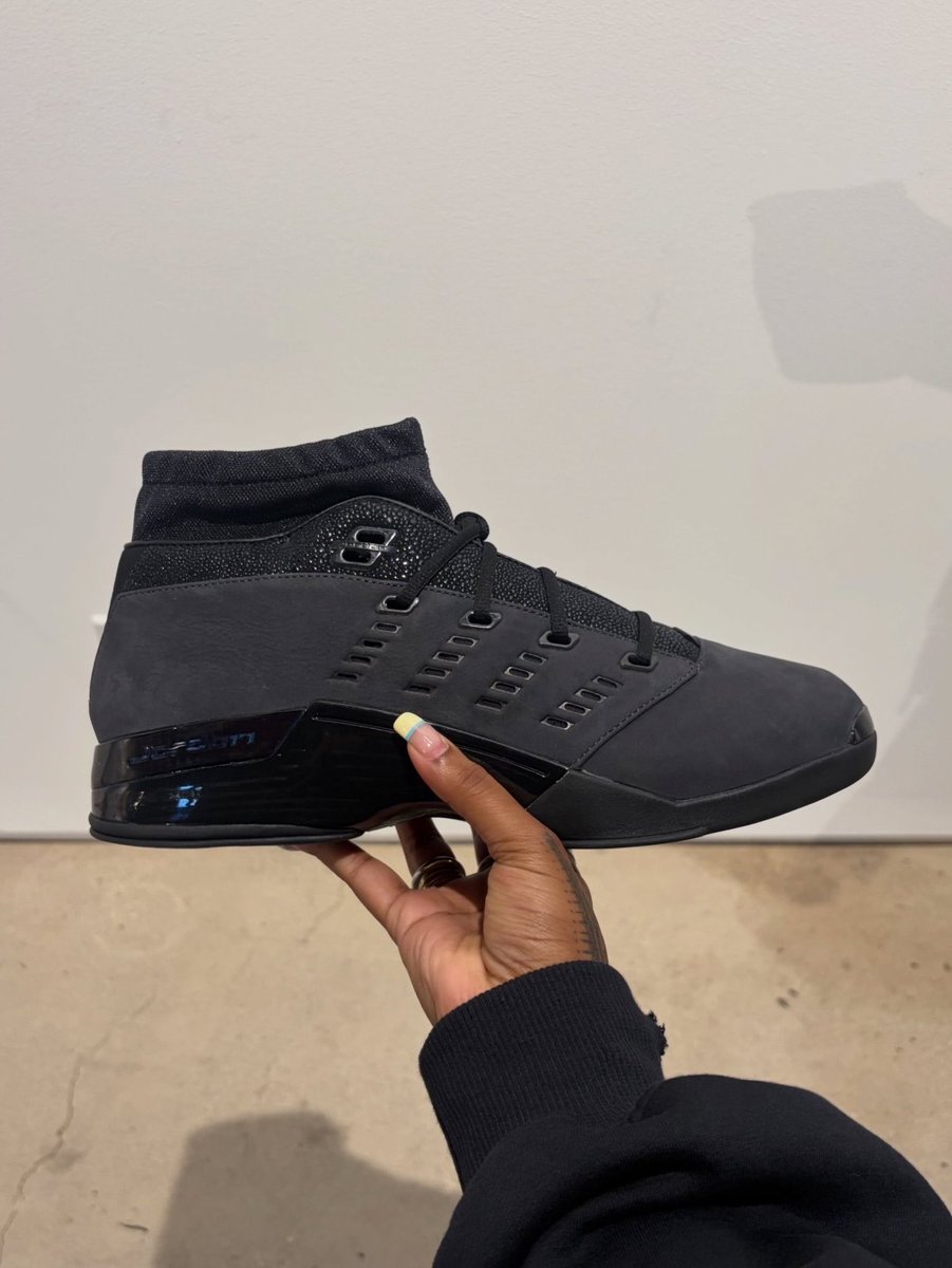 Ovrnundr's tweet photo. Nike Air Jordan “Black Pack” 🖤 

• Air Jordan 15 - November 7th
• Air Jordan 17 Low - November 7th

• Air Jordan 16 - October 3rd
• Air Jordan 14 Low - October 3rd https://t.co/OBKMeel7MS