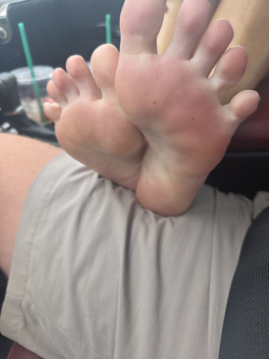 DeezzToes's tweet photo. Not distracting you while you drive... am I? https://t.co/U5cRifMpfV