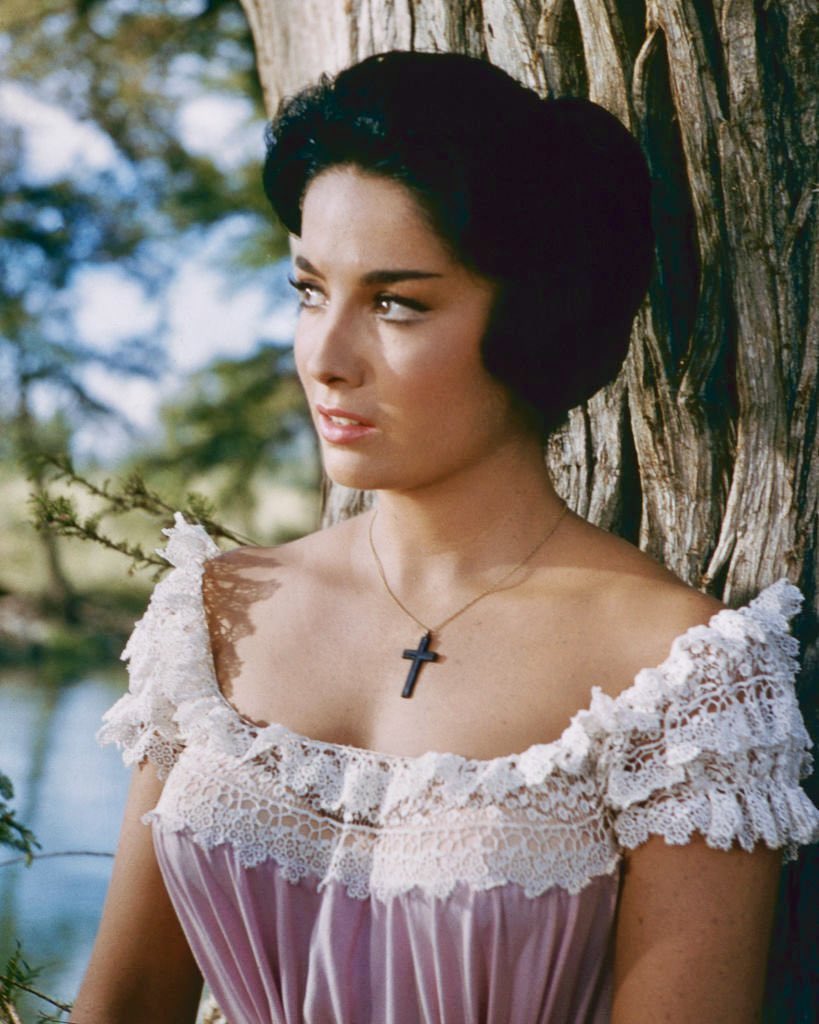 LvClassicFilms's tweet photo. Linda Cristal and John Wayne in #TheAlamo. https://t.co/X2UBq6xm5F