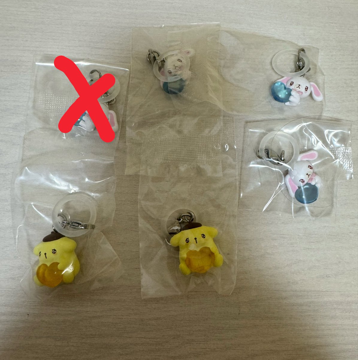 gr_ly3's tweet photo. 交換 めじるしアクセサリー

譲 エモきゅん2 しろうさ ポムポムプリン

求 異種めじるし(ポチャッコ、ハンギョドン、その他)

郵送又はヤフフリでの交換希望📮検索からでも構いませんのでご連絡お待ちしております。 https://t.co/xvlG6dUcdv