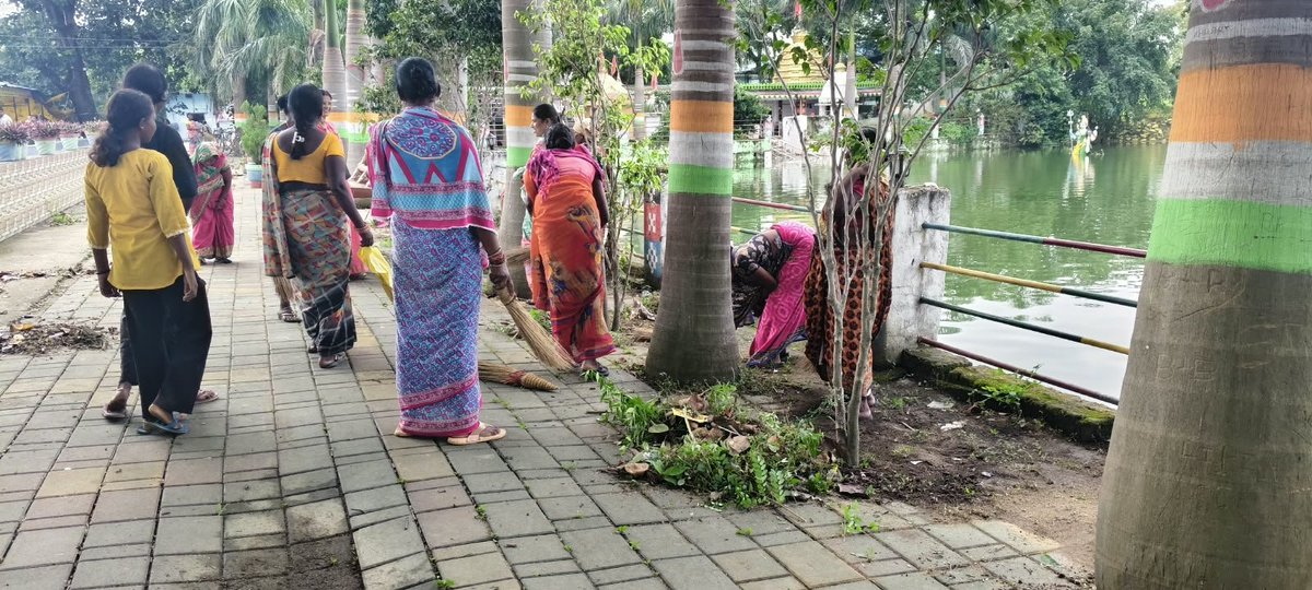 zpbaragada's tweet photo. Cleanliness Drive at Jhadeshwar Temple Sarasara, Baragada Block organised on the occassion of World Tourism Day @Swachhata Hi Seva 2026 BARAGADA Dist #SwachhataHiSeva2026 #SwachhaBharatMission
#worldtourismday
@PMOIndia @PRDeptOdisha @MoJSDDWS @swachhbharat @sbmodisha @IPR_Odisha https://t.co/ZuSw0oqbMO