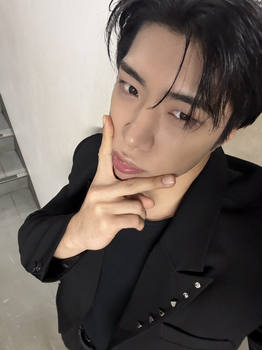 ONF_members's tweet photo. #와이엇 #WYATT

😘ありがとうございます🖤 https://t.co/398tw0wcqE