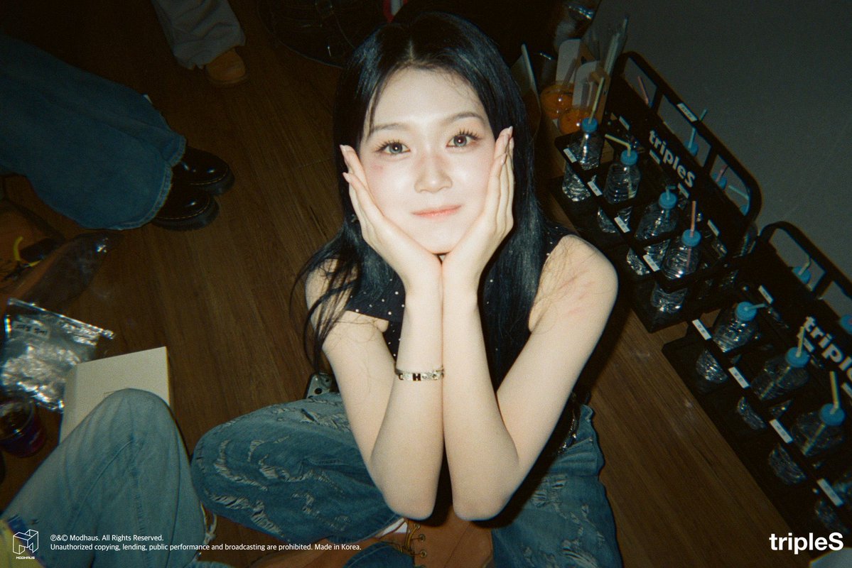 seoyeoiz's tweet photo. this yubin genre will make me sob https://t.co/vqFBKfJtxr
