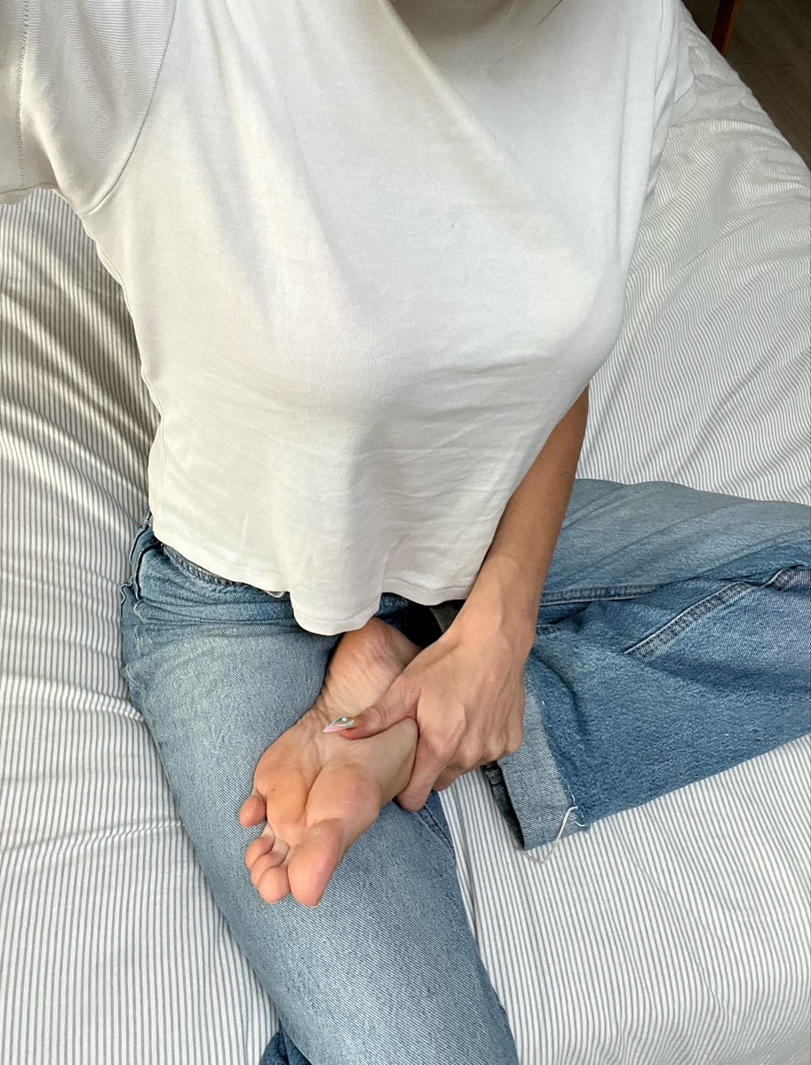 urqueenkat's tweet photo. Toi qui fantasme de me masser les pieds
Moi qui en joue 
Magique https://t.co/5HL6VsYCru