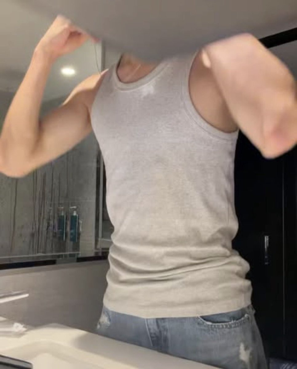 boljjaeppang42's tweet photo. I’m getting deja vu seeing him in that tank top.... https://t.co/ifj4ceXQJz