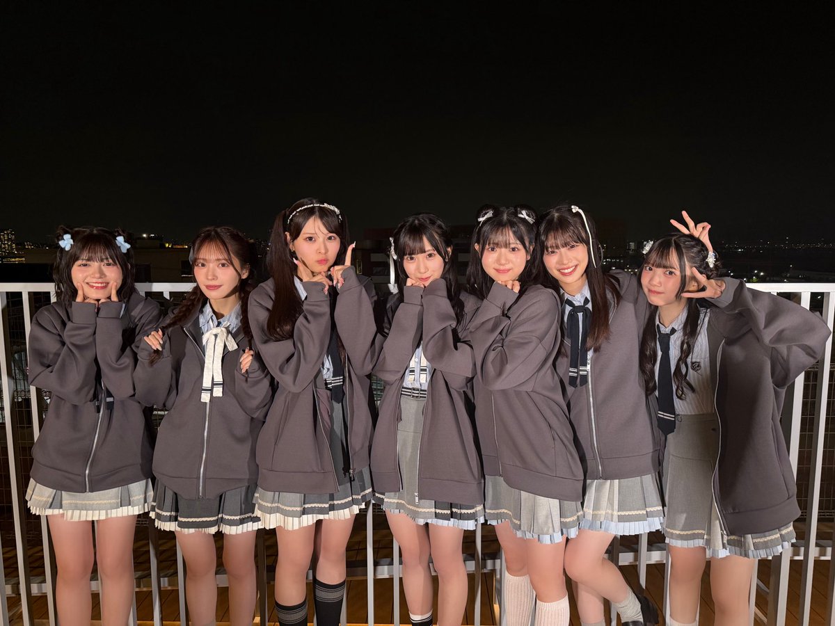 rege__official's tweet photo. フリーライブツアー@横浜ワールドポーターズありがとうございました🎡

《本日のセットリスト》
M1：0秒前
M2：スペクタクルサマー
M3：君の隣になれたら
M4：きっと、いまが青春。
M5：どこにいても絶対君を見つけるよ
M6：夏の栞(📸)

🗓️10月1日（木）
フリーライブツアー特典会
📍大阪・HMV BOOKS NAMBA

9月のフリーライブツアーは本日でラストでした！
10月もありますので少しでも気になっている方は遊びに来てくださるとうれしいです💫
よろしくお願いします！！！

#REGE #リージェ