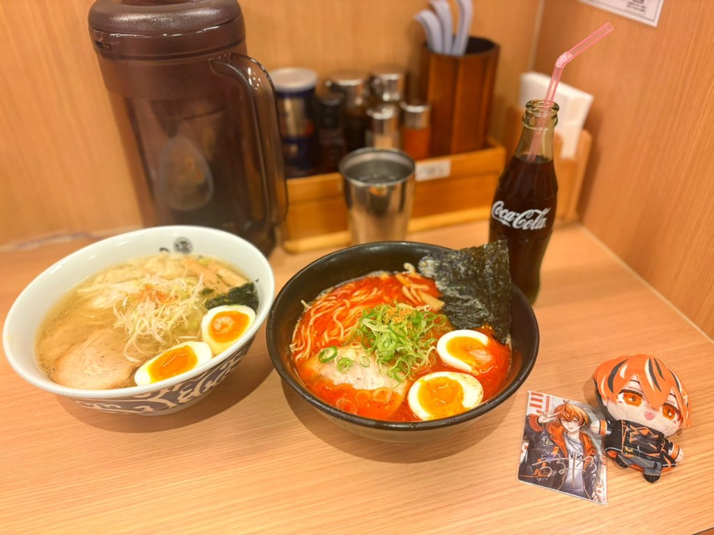 floor_Uka8's tweet photo. 最速聖地巡礼をかまそうとしたけど
ラムネは
ディズニーの後で間に合わなかった😭
絶対リベンジするね🔥

キョロちゃんとはツーショした✌️
あと、ラーメン辛かった🔥🔥🔥
#お届けうるみゃー https://t.co/VbsVo2EFsn