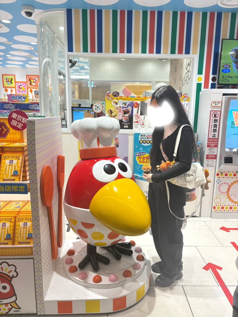 floor_Uka8's tweet photo. 最速聖地巡礼をかまそうとしたけど
ラムネは
ディズニーの後で間に合わなかった😭
絶対リベンジするね🔥

キョロちゃんとはツーショした✌️
あと、ラーメン辛かった🔥🔥🔥
#お届けうるみゃー https://t.co/VbsVo2EFsn