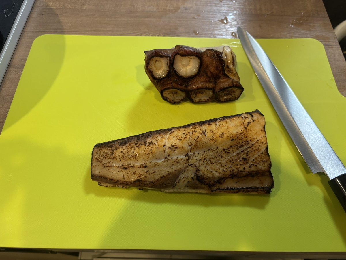 ZOKUBUTSU__'s tweet photo. 自分のための金沢土産
金沢 逸味潮屋
鰤のたたきは前回帰郷時も食べたけどタコのたたきもすっごい美味しかったわ
潮屋のたたきは金沢土産でめっちゃおすすめ https://t.co/pU6JpVPPaK