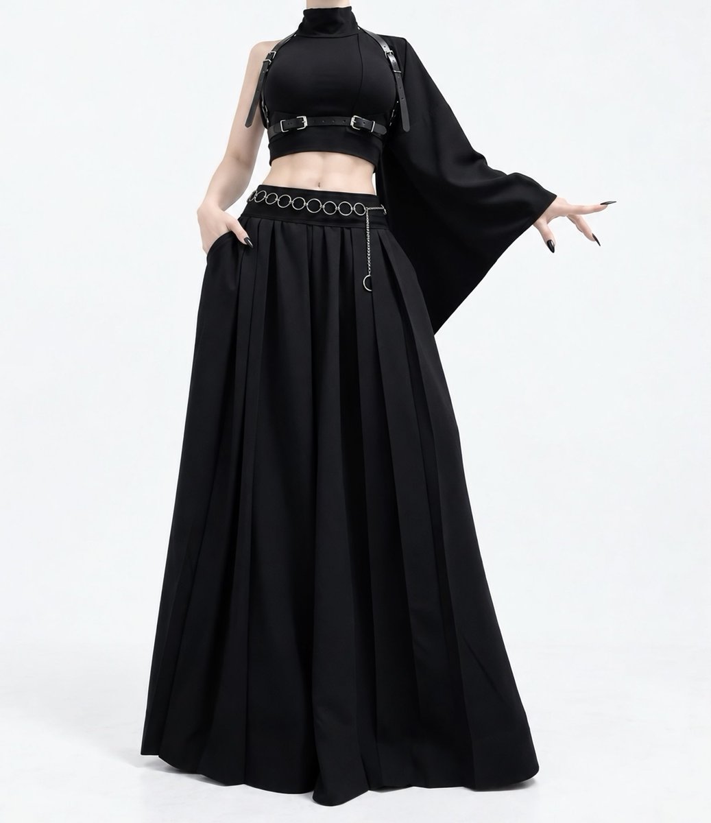 misamaru_kimono's tweet photo. 黒の片肌脱ぎ和洋折衷コーデ🖤
ショート丈羽織とアメスリインナーをハーネスで固定×袴ワイドパンツの現代的スタイルがかっこいい！ https://t.co/NdOrqtBBuc
