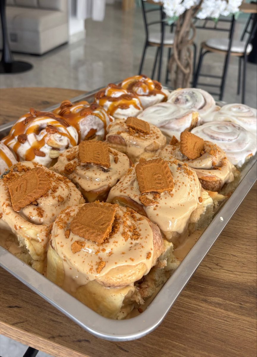 lassybees's tweet photo. lotus biscoff cinnamon rolls 🧡 https://t.co/4tJkmeWQcU