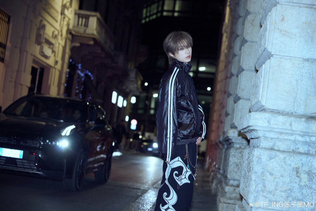 0snowynopqr's tweet photo. 米兰街头富家少爷，看着花玩的纯，分手会流泪整夜的纯情男，不停会哄，事后在身上签字然后抱着颤抖潮红的身体说:签了字就是我的人了 https://t.co/9lwe3hMlX5