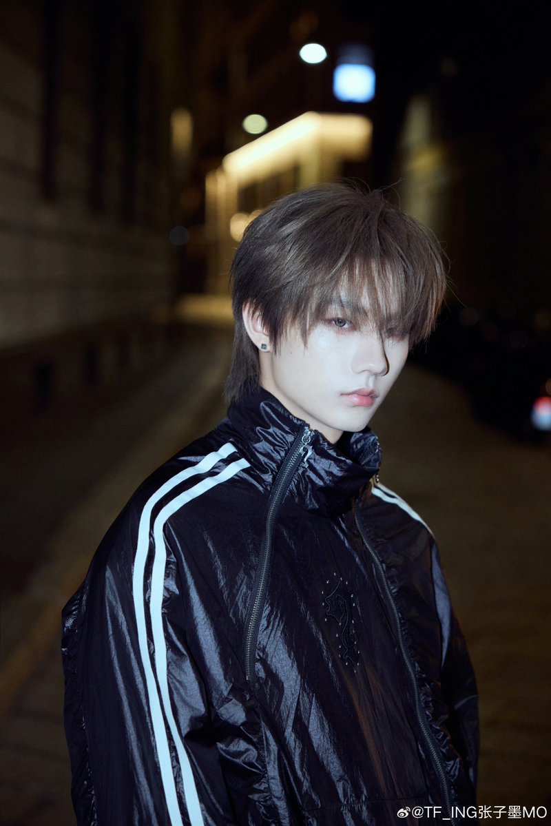 0snowynopqr's tweet photo. 米兰街头富家少爷，看着花玩的纯，分手会流泪整夜的纯情男，不停会哄，事后在身上签字然后抱着颤抖潮红的身体说:签了字就是我的人了 https://t.co/9lwe3hMlX5