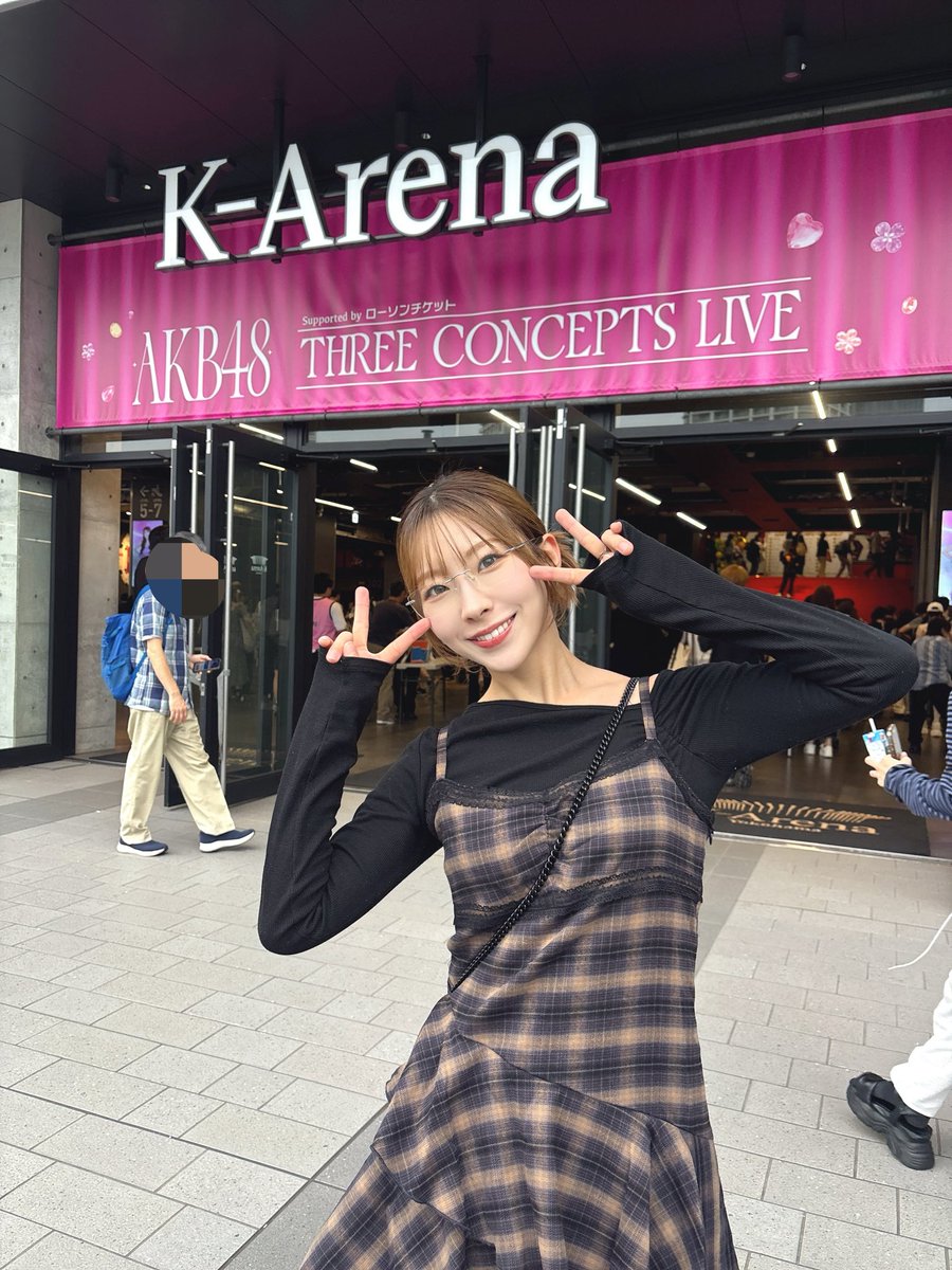 misaki_channnn's tweet photo. AKBサンコンコン、観てきた！！
卒業してから客観的にAKBのライブをちゃんと観る機会って意外と無くて
感想をつらつら語りたくなった、オールドAKBは私です。。

AKB48が好きish🤘 https://t.co/crU87IAy06