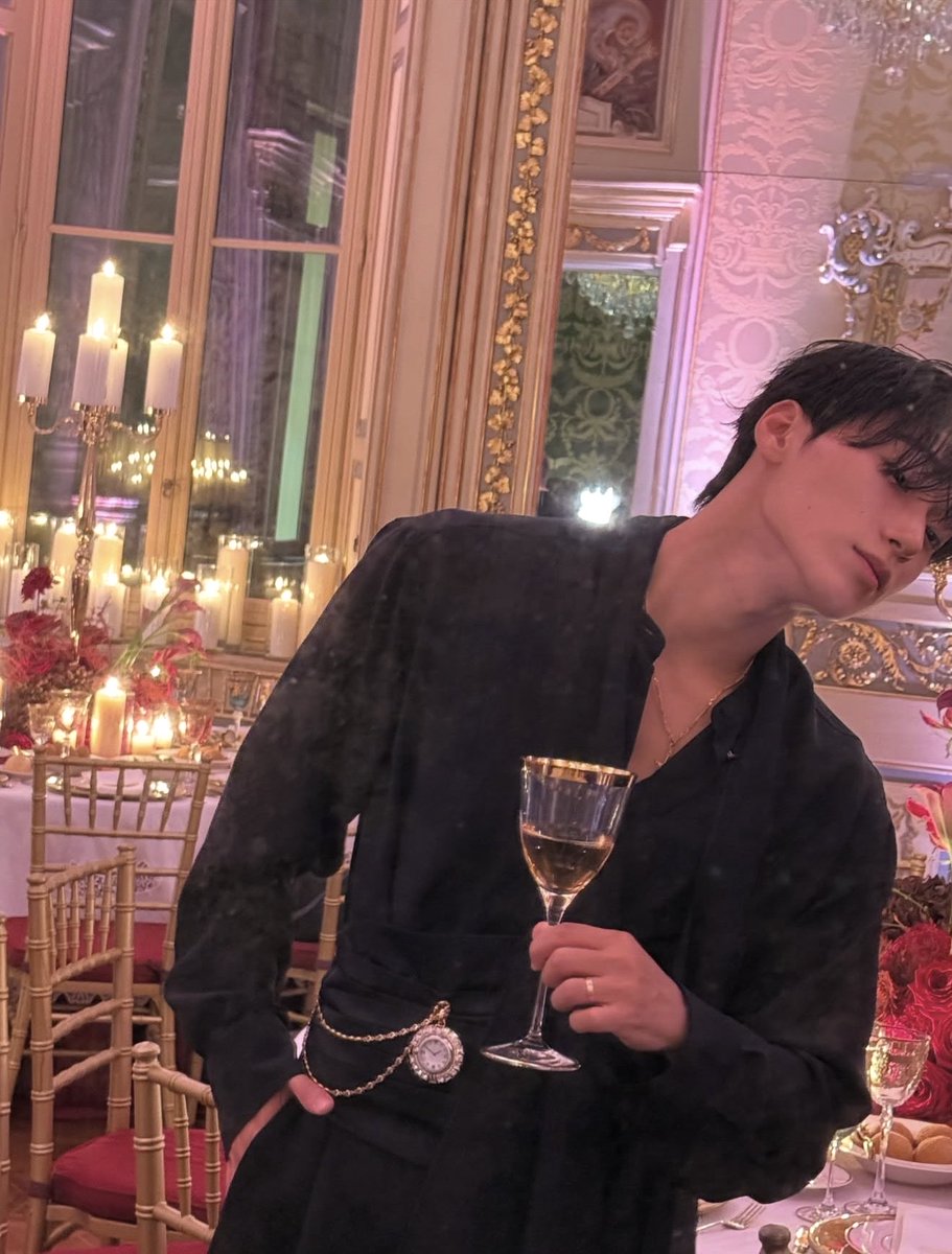 raewonreigns's tweet photo. pov: you’re on a date with raewon. https://t.co/KNrskVmKmU