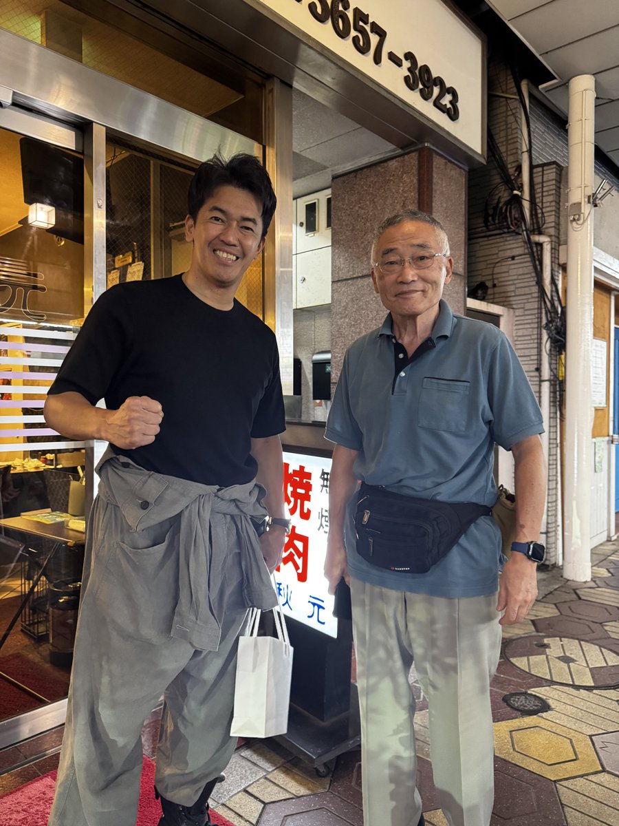 sosotakei's tweet photo. ファミリーヒストリーで
母の再婚のお相手だと知った
林さんとご飯に
僕の知らない母親の人柄や暮らしをたくさんお話ししてくださいました
母や母の家族の看病にたくさんの時間を費やしてくださったこと、深く感謝しています
それも母のことが好きだったので、と振り返ってくださる林さん
何かあれば、僕のできることなら
力になれたら、そんな風に思います
なんとも数奇なご縁ですが
これからもよろしくです