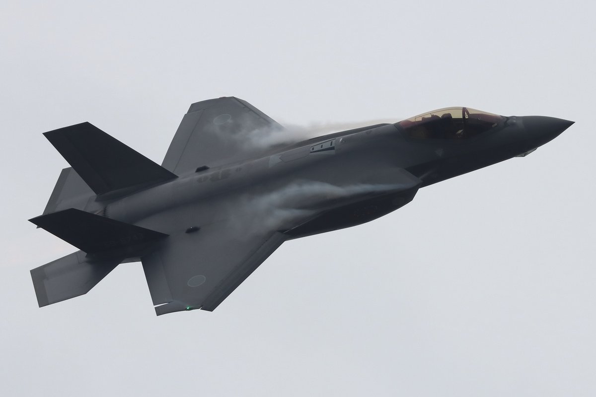 JA10AP's tweet photo. 303SQの機動飛行。ドラゴンマークのF-15による機動はこれで見納めでしょうか（百里で飛ぶかな？）

2026.09.27 - 令和8年度小松基地航空祭 https://t.co/Dceldr3MX6