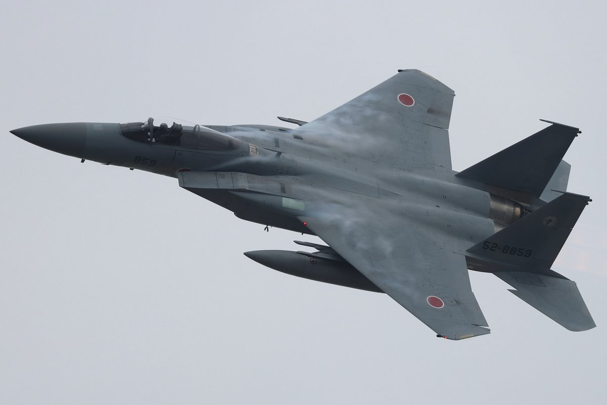 JA10AP's tweet photo. 303SQの機動飛行。ドラゴンマークのF-15による機動はこれで見納めでしょうか（百里で飛ぶかな？）

2026.09.27 - 令和8年度小松基地航空祭 https://t.co/Dceldr3MX6