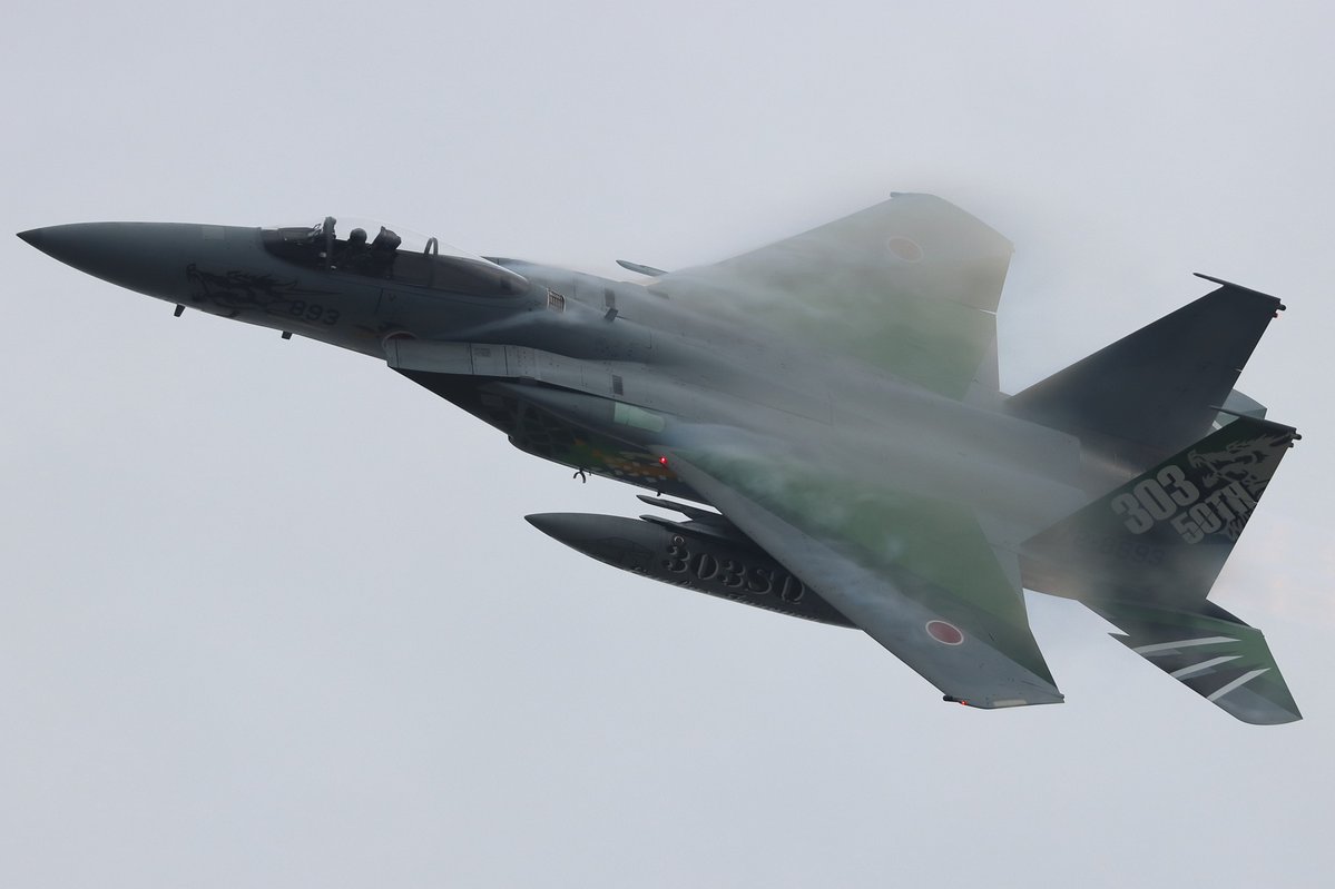 JA10AP's tweet photo. 303SQの機動飛行。ドラゴンマークのF-15による機動はこれで見納めでしょうか（百里で飛ぶかな？）

2026.09.27 - 令和8年度小松基地航空祭 https://t.co/Dceldr3MX6
