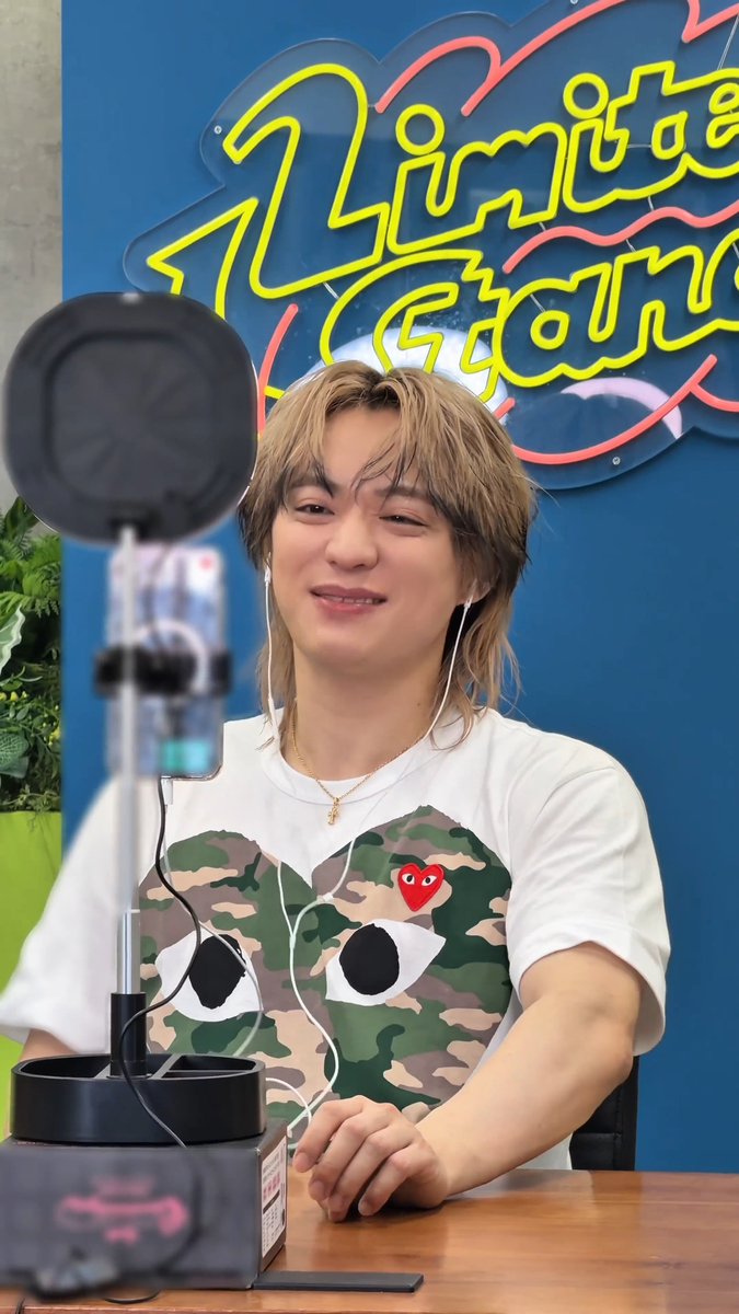 allofmfort's tweet photo. 大晴くんのこのウインクがちな笑い方かっこよすぎる😭🩷そして左手は有線いじいじ🥰いとおし🥰🥰🥰 https://t.co/QWH4dgvQue