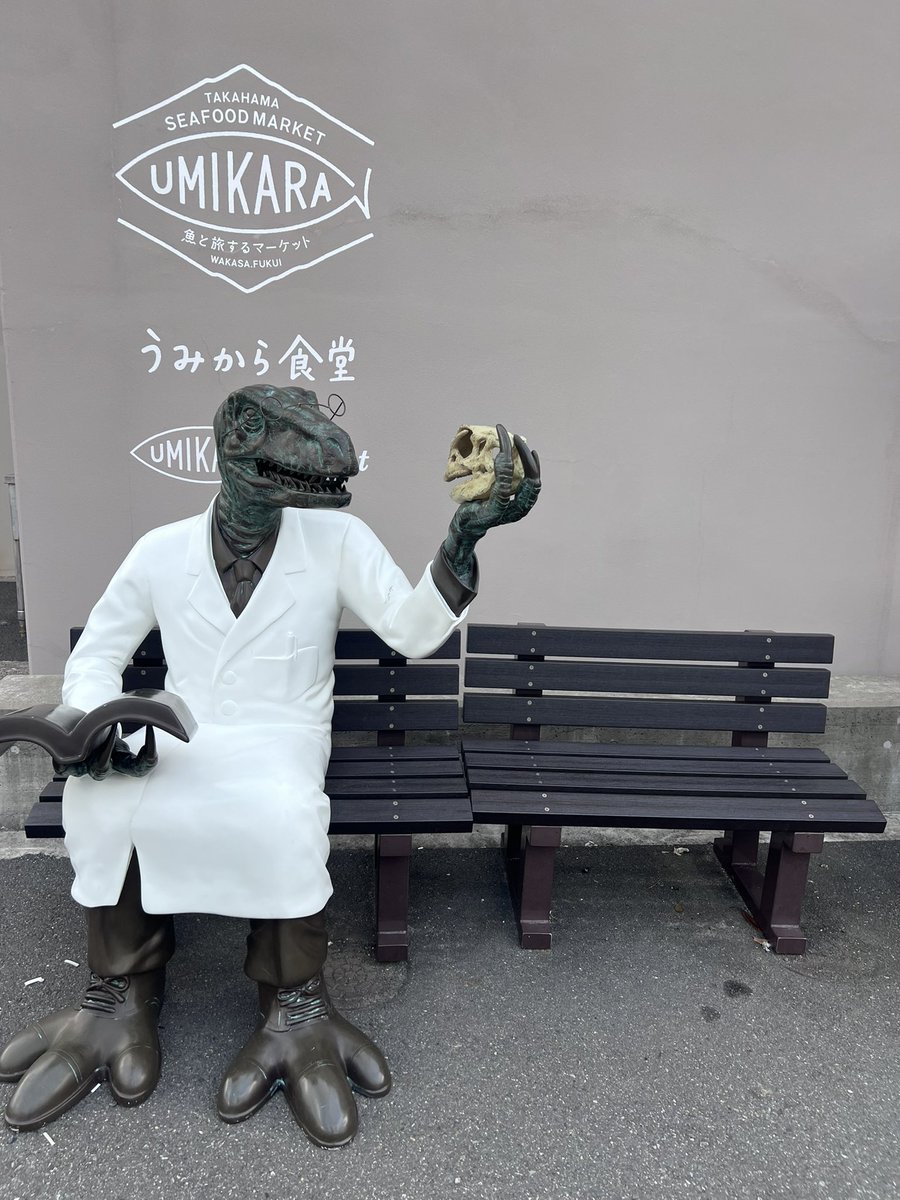 shirotabist's tweet photo. 【高浜城跡】若狭湾の城巡り。城跡は城山公園となっており、名勝・明鏡洞もあるが遺構は少ない様子。酒井忠勝が小浜城に入った際、高浜城は廃城になったらしい。当日は駐車場が満���のため断念、「城めぐり」アプリのスタンプだけ押す、残念。近くの商業施設「UMIKARA」に移動。#城巡り #高浜城跡 https://t.co/Z2I3KVRswn