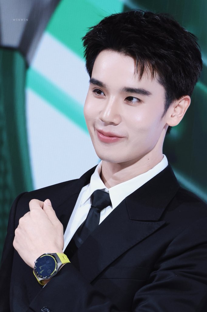 ninigeminius's tweet photo. คือฮีหล่อจนแบบ 😭😭😭 ถ้าวันนั้นไม่ได้ไปเจอเสียใจแย่ ㅠㅡㅠ https://t.co/5qjg8Esgdy