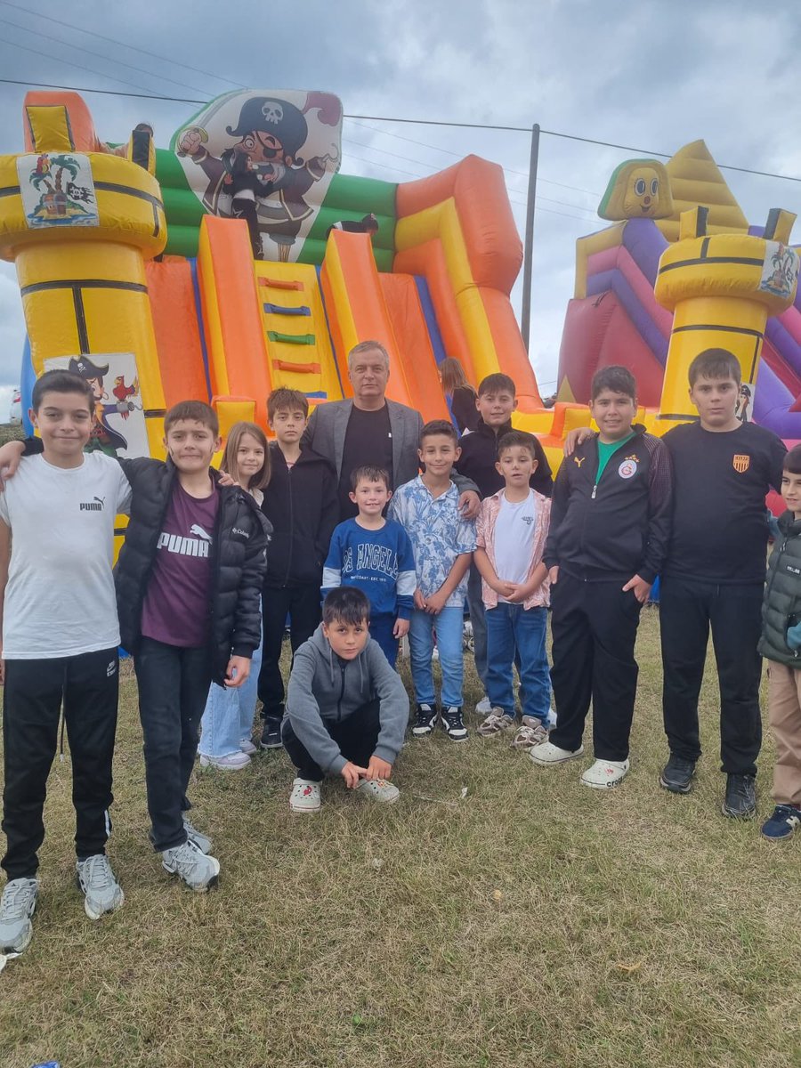 kocaelimhp41's tweet photo. İl Başkan Yardımcımız Güray Oruç, İzmit Emirhan Köyü Derneği tarafından düzenlenen Emirhan Köyü Mezarlıkları Mevlüdü ve Çocuk Şenlikleri programına katılarak İl Başkanımız Enes Emengen’in selamlarını ve iyi dileklerini iletti.

#MHP #KocaeliŞahlanıyor #YalnızDeğilsin https://t.co/yIlndSsghx