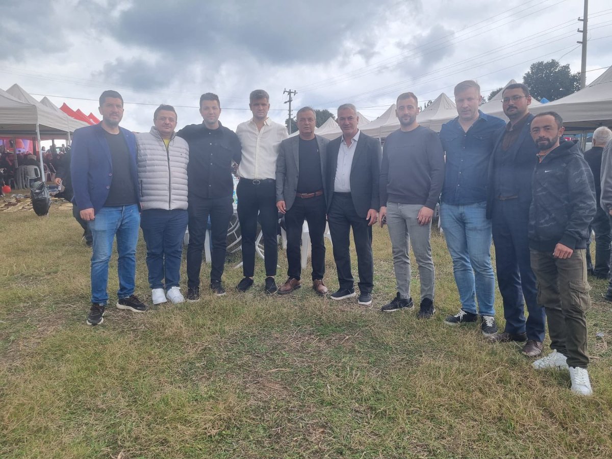 kocaelimhp41's tweet photo. İl Başkan Yardımcımız Güray Oruç, İzmit Emirhan Köyü Derneği tarafından düzenlenen Emirhan Köyü Mezarlıkları Mevlüdü ve Çocuk Şenlikleri programına katılarak İl Başkanımız Enes Emengen’in selamlarını ve iyi dileklerini iletti.

#MHP #KocaeliŞahlanıyor #YalnızDeğilsin https://t.co/yIlndSsghx