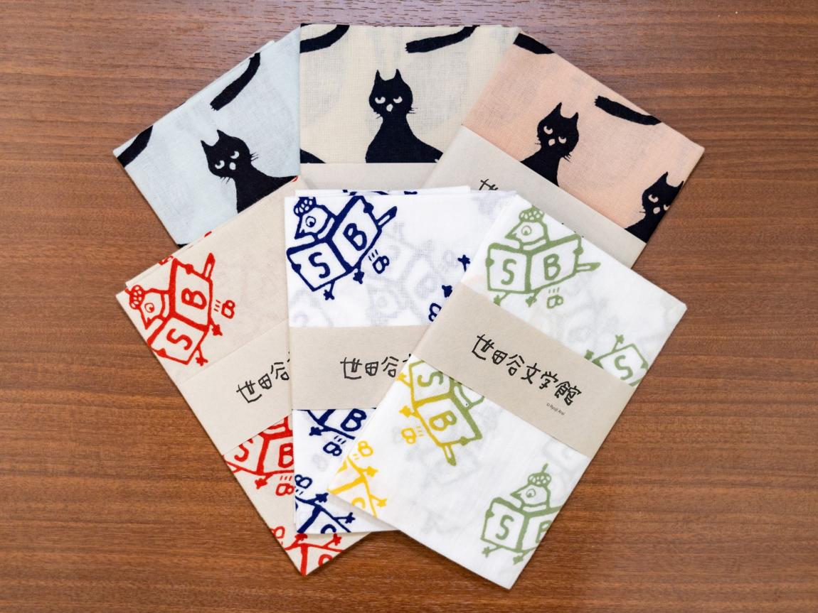 wasahanzo's tweet photo. 今まで買った中だと世田谷文学館のオリジナル手ぬぐい（オナガちゃん柄・青：下列中央）が特に質がいいみたいで、特別な手入れ全然してないのに一年半経っても色褪せもすり切れもえらく控えめ。
通販に在庫さえあればまた買ってたぐらいにはオキニです https://t.co/9eGKeZEGpI
