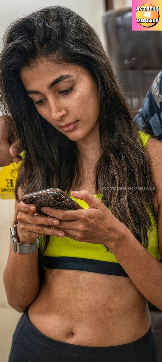 Actress4Kvisual's tweet photo. Pooja Hegde's hot navel and toned waist in gym attire. 😮‍💨🔥
#poojahegde #poojahegdehot #poojahegdenavel #pooja https://t.co/2n4JGAOLVF