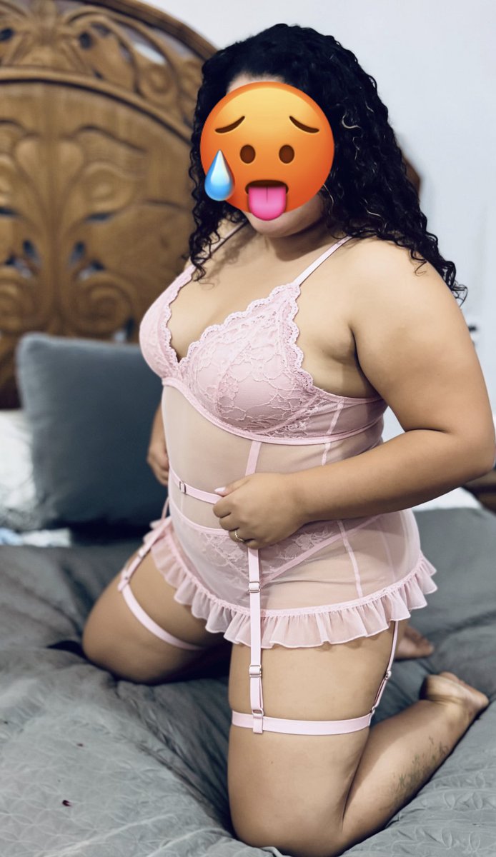 couple4funxpv's tweet photo. Que les parece mi esposa en ese babydoll? Se la cogerian? https://t.co/nkbS8gTXNZ