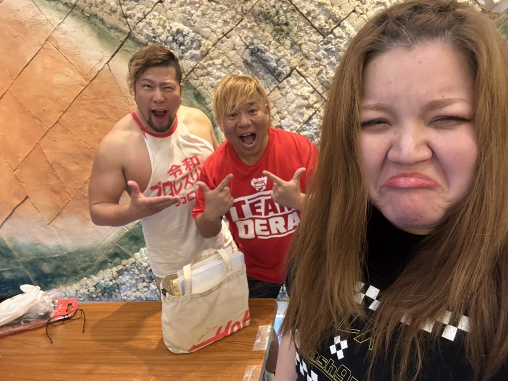 m_a_r_i_0130's tweet photo. #bjw #大日本プロレス ありがとうございました！私が大地さんに負けてしまいました😭
ただでさえ強者揃いの #余所者 ですが #令和ガロガ の強さは私がミスったから今日は発揮できなかっただけ！ごめんなさい🙇‍♀️
明日、ベットから起き上がれますよーに！起き上がれたら、また前を向いて精進するのだ！🔥 https://t.co/vXN4QBg8ta