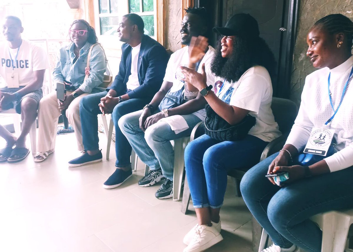 Igandoikotun's tweet photo. Today, Akinsanya Receives Igando Runners Community at His Residence

The Igando Runners Community paid a courtesy visit to the Executive Chairman of Igando-Ikotun LCDA, Snr. Comr. Lasisi Ayinde Akinsanya, at his residence on Sunday, 27th September 2026. https://t.co/jxkL4oLSBf