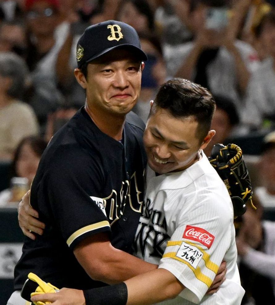 nishispo_hawks's tweet photo. 「ブルペンを出る時にウルッと」

中村晃選手の引退試合で実現したプロ19年目の同期対決　

オリックス岩嵜翔選手が語った胸の内 

▼記事はこちら▼#sbhawks
https://t.co/OPVxZCO56h https://t.co/tdhHIsOsXy