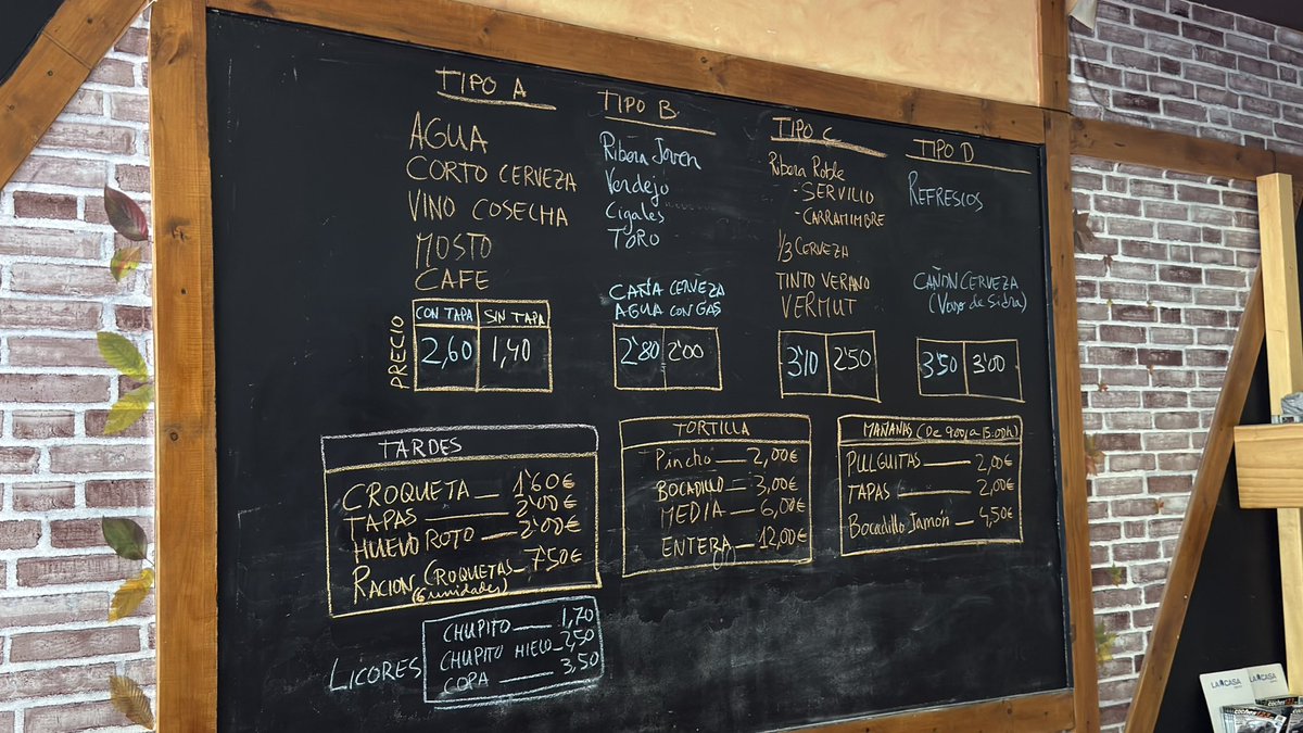gastrotonterias's tweet photo. Bar La Cabaña, Valladolid.
Buen sitio para tomar una caña o un vino con tapa, menudas tapas!! Buenísimas alubias con un tercio por 3€.
Todo un descubrimiento que no habíamos pisado hasta ayer https://t.co/jwKt4X5dOu