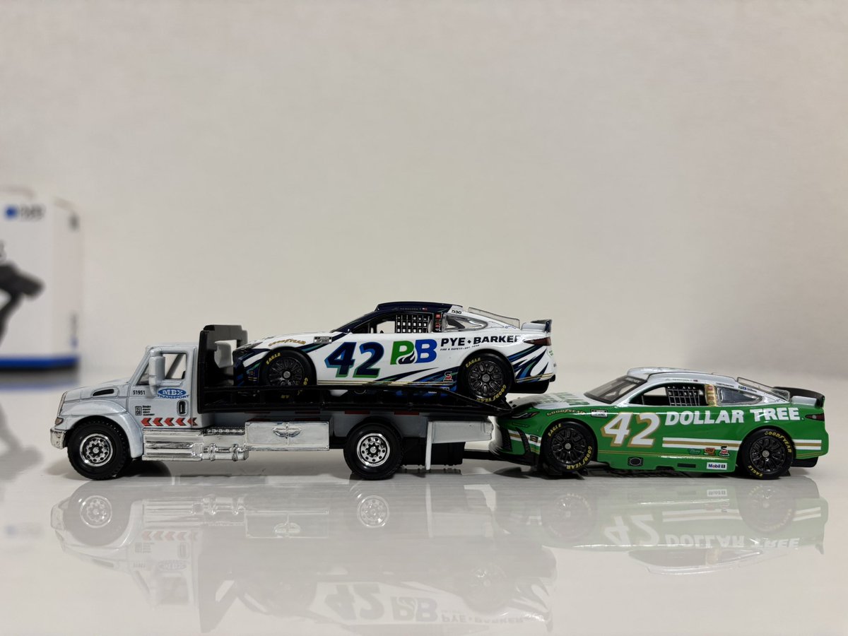 404notfoundms's tweet photo. 先月購入した64を今更開封。やっぱりパイバーカースキームかっこ良すぎる。64のアドベントヘルスと並べたい。 https://t.co/Bqnr4qEl8V