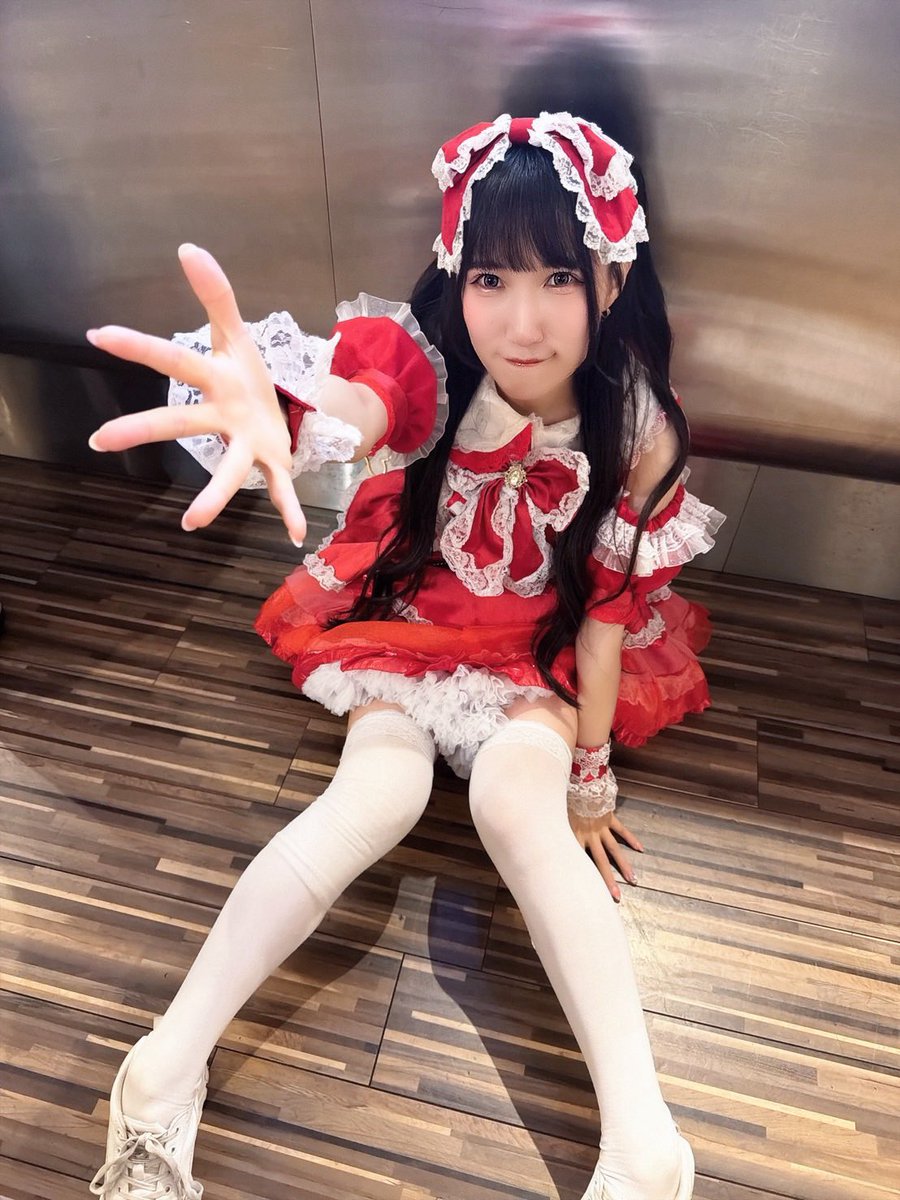 red_1020_all's tweet photo. フィンファンネルから代行が届きました🆕
赤色りあちも可愛いねぇ🤤この体制とこの手の伸ばし具合から察するに私の胸に飛び込んでおいでという事なんじゃなかろうか(確信)見える❗️見えるぞ❗️りあちの背景に白くて天蓋がついている寝床が👀
口の形も可愛いね🤤
 #りあちとにっこりあち
 #りあちかわちい https://t.co/sLsplMMGBp