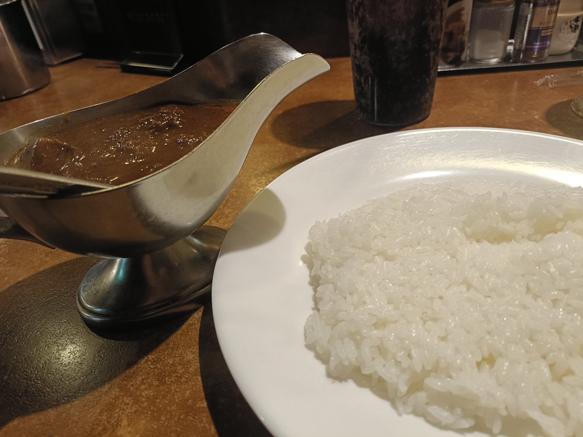 kazyukiFOB's tweet photo. ニューヨーク単独面白かった！そうか井上那須川とかぶってたからチケット買えたのか。試合始まるまでに終わったしよかった！カレー食べながら井上那須川観て帰る https://t.co/h7YAmLjCmz