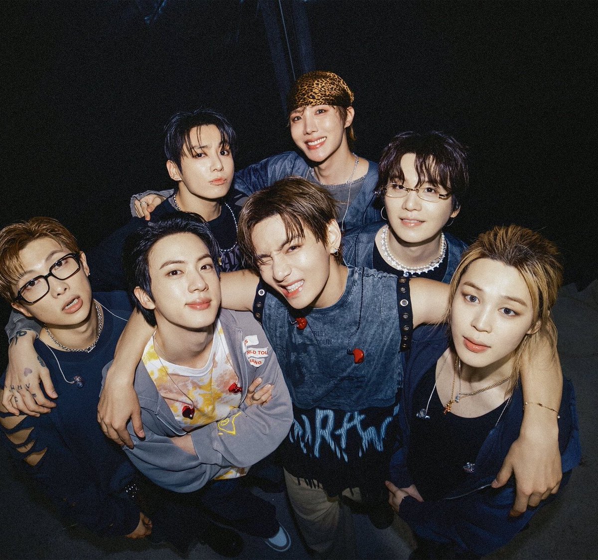 kookflowers's tweet photo. A diferença do BTS e do Arirang para os outros nas previsões para as categorias de Artista e álbum do ano no Melon Music Awards e no MAMA; final do ano chegando e em breve para o choro do muitos vem aí mais daesangs para o grupo mais premiado da história!! https://t.co/iI2NTPoWyW