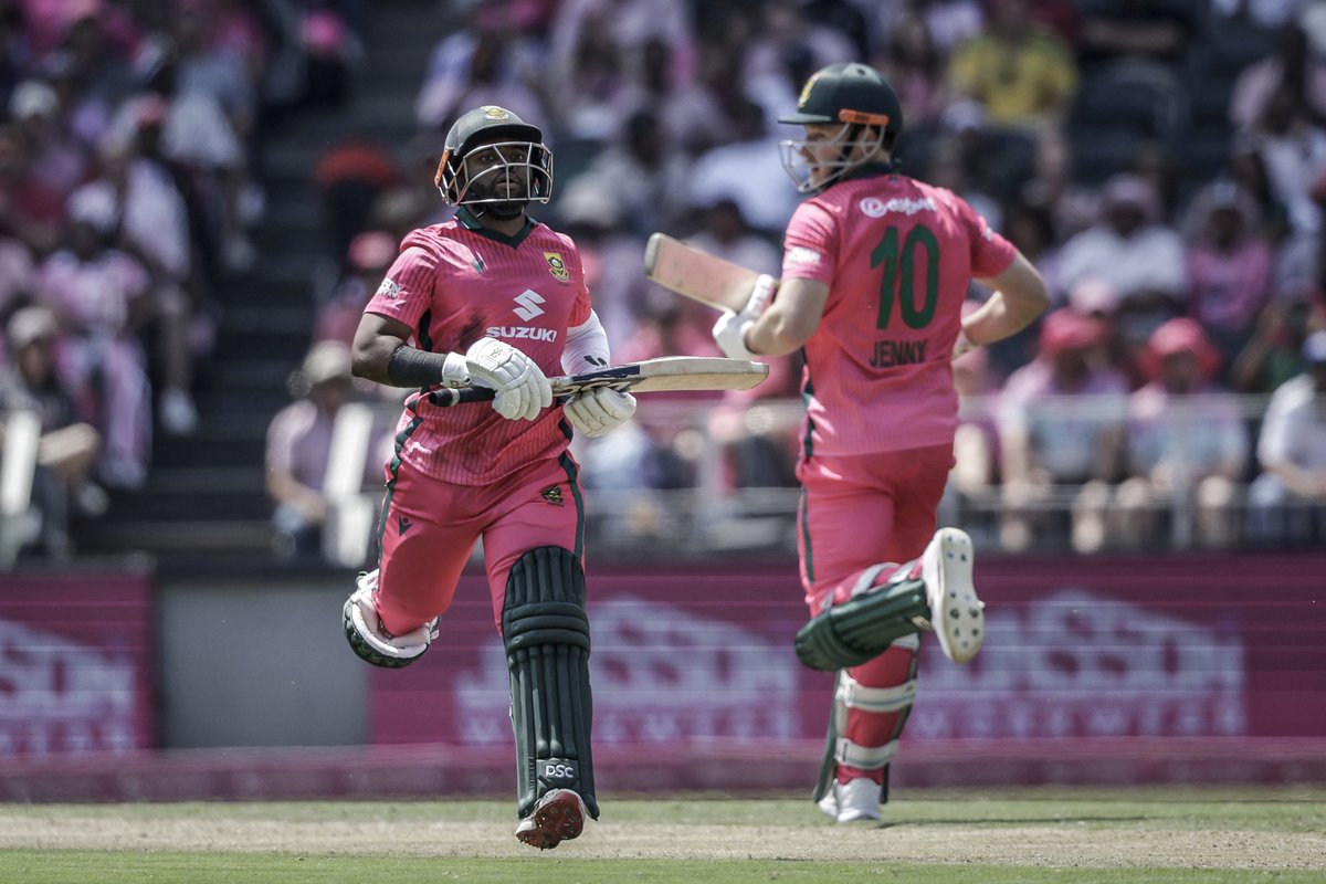 ICC's tweet photo. Johannesburg was treated to a batting masterclass 🤩

Temba Bavuma and David Miller bring up special tons on a special occasion in the Pink ODI against Australia 💯 https://t.co/peCEGfDGIS