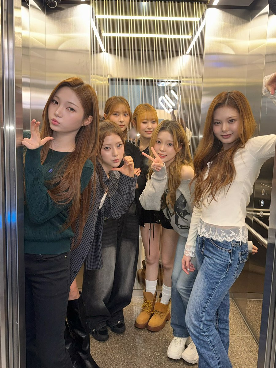 official_KIIRAS's tweet photo. [📸]

260923/260927 KIIRAS 2nd Single ‘TA TA’ 발매 기념 팬사인회 완료💘

연휴의 끝을 KIIVELY와 함께할 수 있어서 좋았어❤️
함께해줘서 고마워! 🫶🏻

#KIIRAS #키라스
#TATA #KIIRAS_TATA https://t.co/AhYwlXtpQD