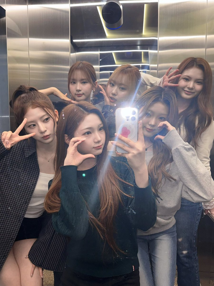 official_KIIRAS's tweet photo. [📸]

260923/260927 KIIRAS 2nd Single ‘TA TA’ 발매 기념 팬사인회 완료💘

연휴의 끝을 KIIVELY와 함께할 수 있어서 좋았어❤️
함께해줘서 고마워! 🫶🏻

#KIIRAS #키라스
#TATA #KIIRAS_TATA https://t.co/AhYwlXtpQD