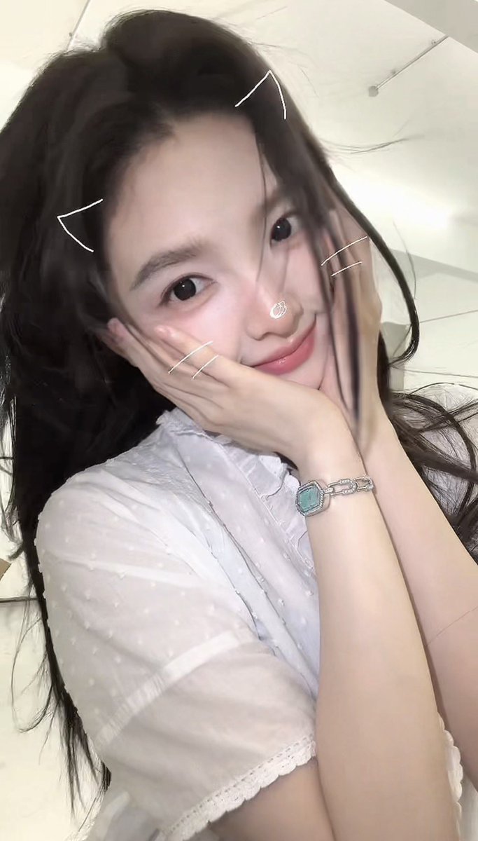 odenii's tweet photo. 당신은~ 존예롭기 위해 태어난 사람~ ︎♡︎︎♡︎︎♡︎ https://t.co/tXTL0rY9mN