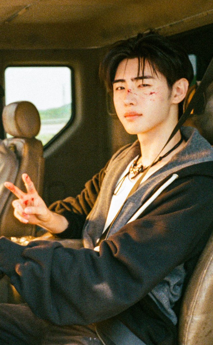 heybaekgu's tweet photo. I'm so grateful for these recent Sunghoon shots 😭😭😭 #성훈 #SUNGHOON https://t.co/Bpz5j3sb7a