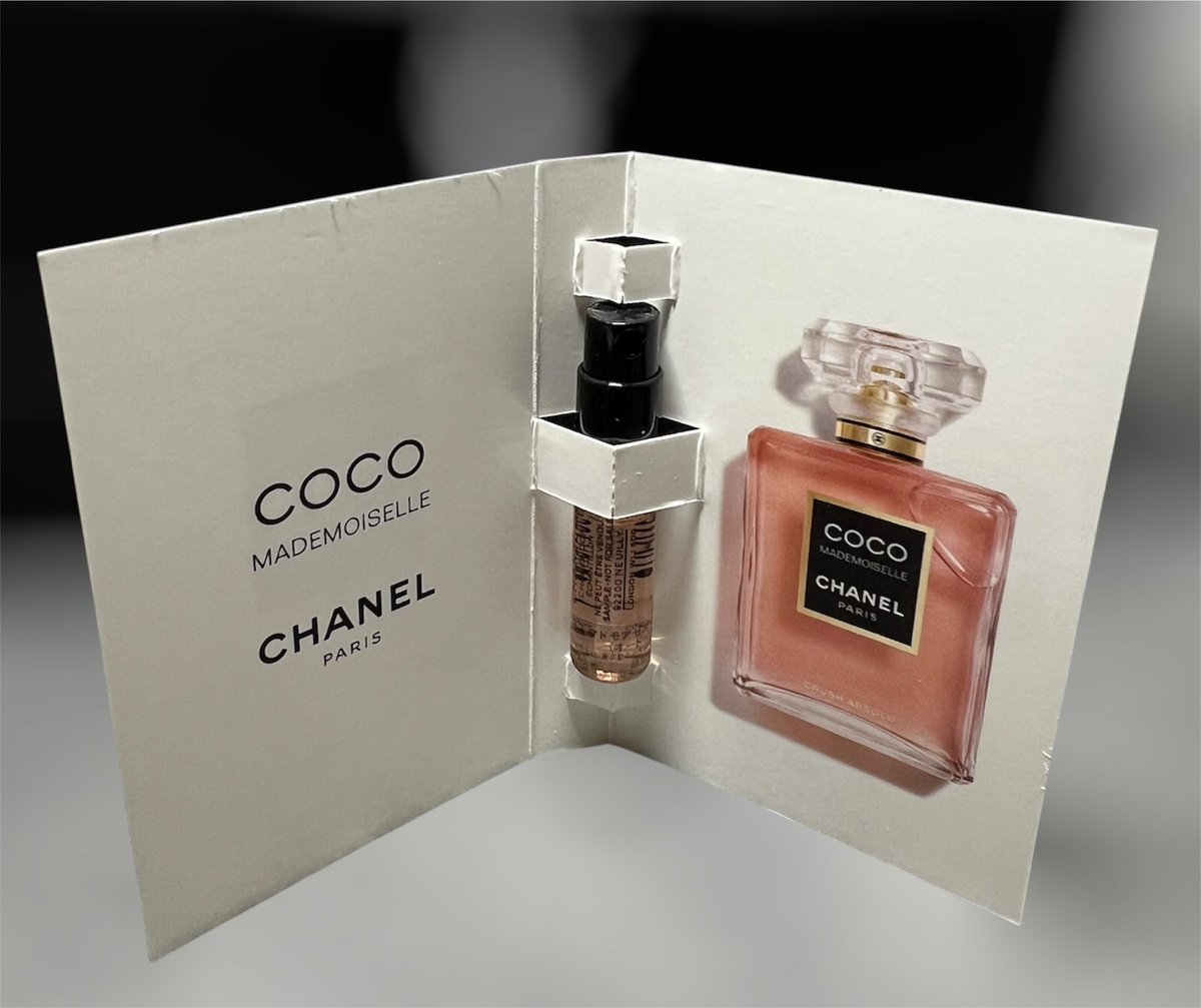 pces24's tweet photo. 🏷️ CHANEL
ココ マドモアゼル クラッシュアプソリュ
通常版との違いをBAさんに教えてもらった。🍊グレープフルーツのさっぱり感はそのままに、🍯バニラとアンバーが加わって甘さと深みが重なる。明るさはちゃんと残ってるのに、どこか深みがあるから、肌寒い季節にすごく合いそう。 https://t.co/twMSzbk0Cd
